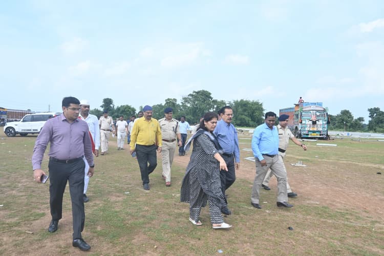 Bokaro News: डीसी ने मुख्यमंत्री के प्रस्तावित कार्यक्रम को लेकर किया स्थल का निरीक्षण