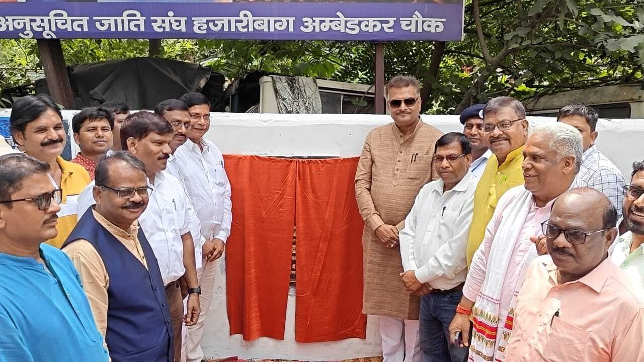 सांसद ने किया पुस्तकालय सह संग्रहालय भवन निर्माण का शिलान्यास