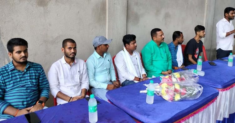 छात्र जदयू ने किया ममता का पुतला दहन