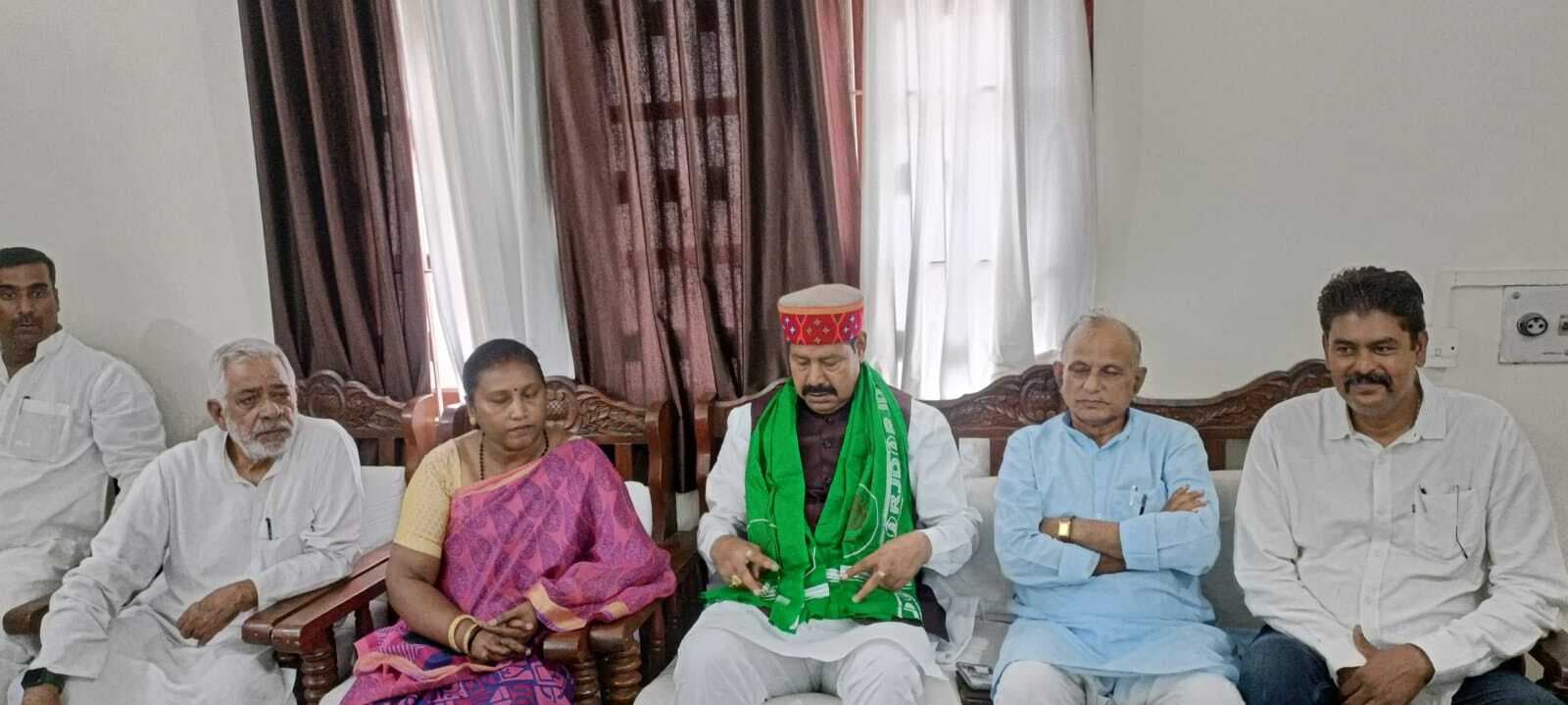 स्मार्ट प्रीपेड मीटर के नाम पर जनता का हो रहा है शोषण-भाई वीरेंद्र