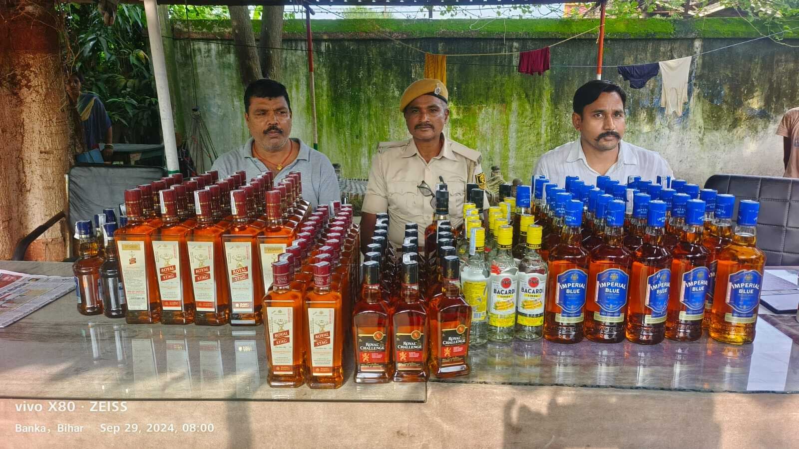 स्कॉर्पियो में बना गुप्त तहखाना से 66 लीटर विदेशी शराब बरामद, वाहन जब्त कारोबारी फरार.