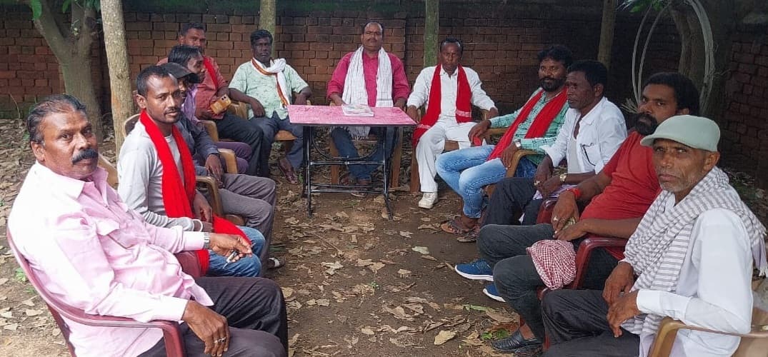 सर्वे गरीबों को उनकी जमीन से बेदखल करने की साजिश: मनोज