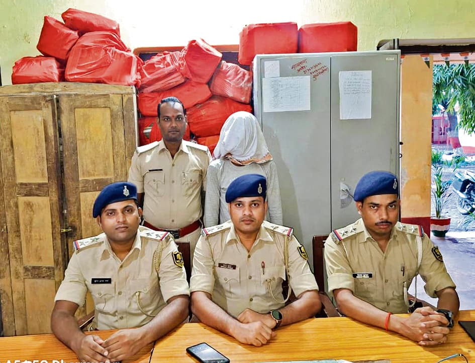 Gopalganj News  : दियारे से 50 हजार का इनामी कुख्यात अमरेंद्र सिंह गिरफ्तार, थाने में तीन मामले हैं दर्ज,