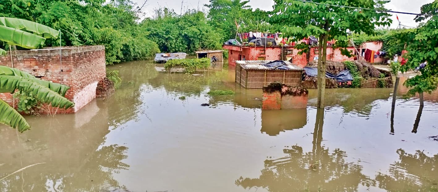 Gopalganj News : गंडक नदी के निचले इलाकों के 43 गांवों में फैला बाढ़ का पानी, 52 हजार लोग घिरे