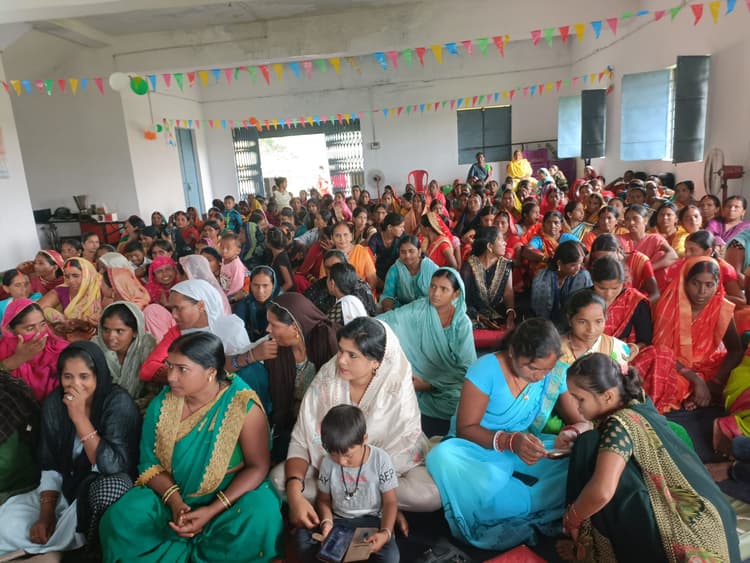 Giridih News:आजीविका महिला संकुल संगठन की वार्षिक आम सभा