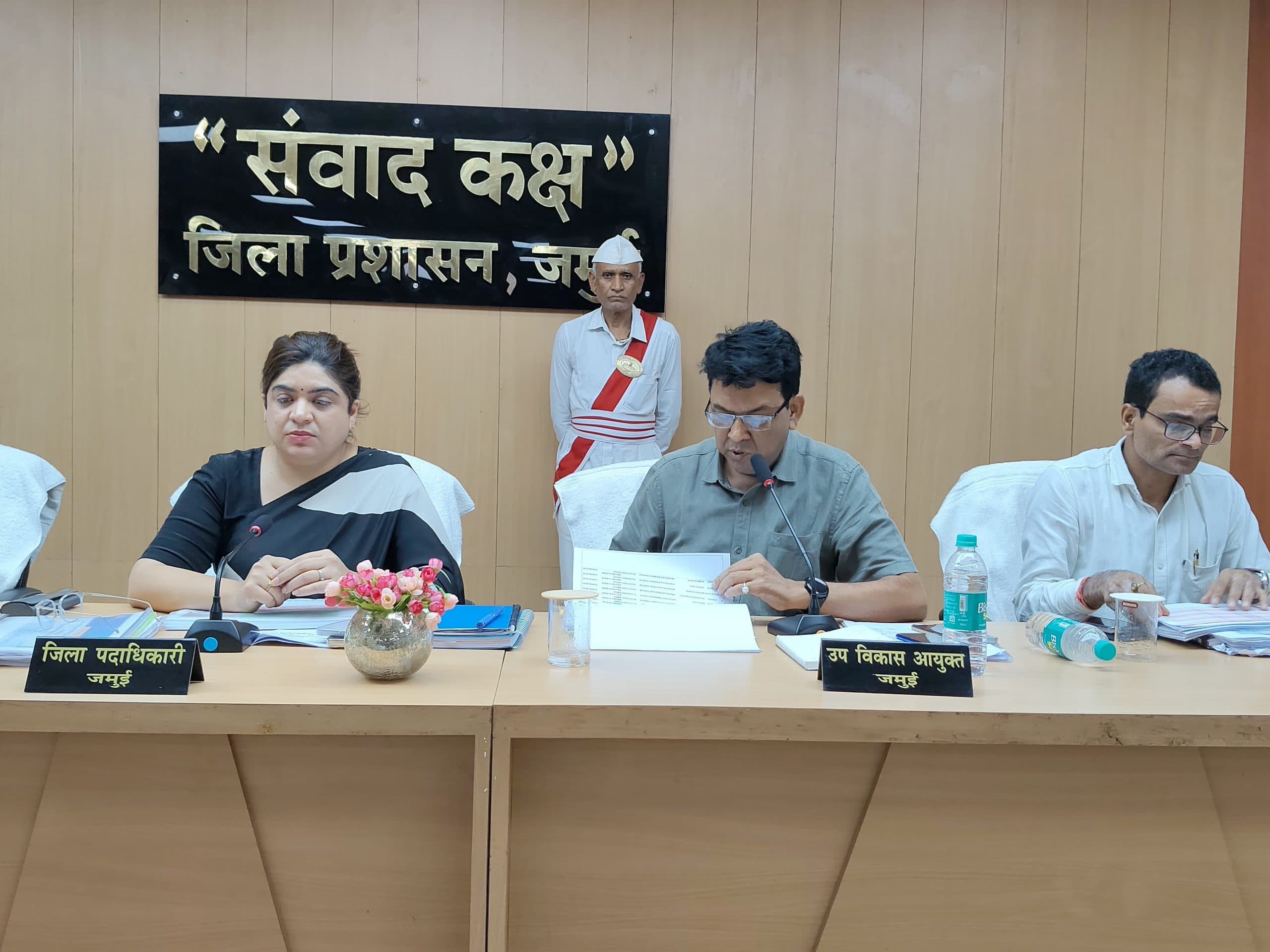 तीन पीआरएस से स्पष्टीकरण, होगी कार्रवाई