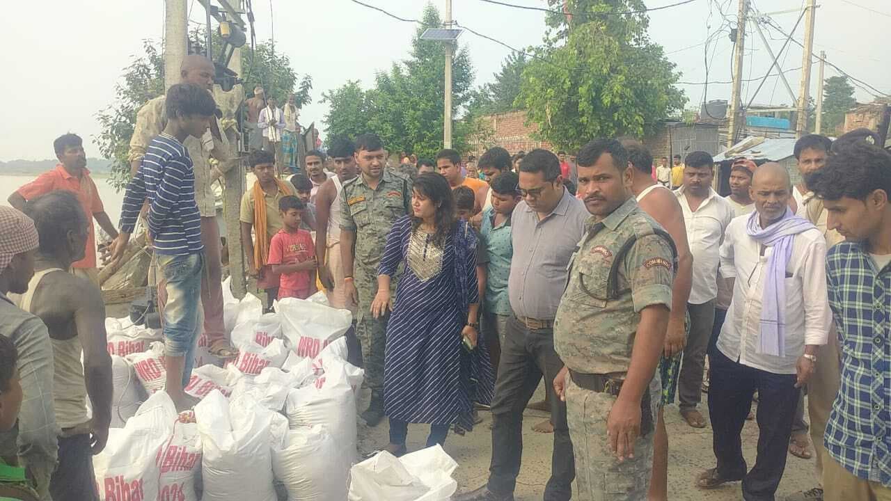 अलर्ट मोड में रहें कर्मी और ऊंचे स्थानों पर जाएं कटाव पीड़ित