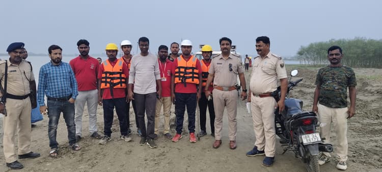 अधिकारियों ने लिया बाढ़ क्षेत्र का जायजा