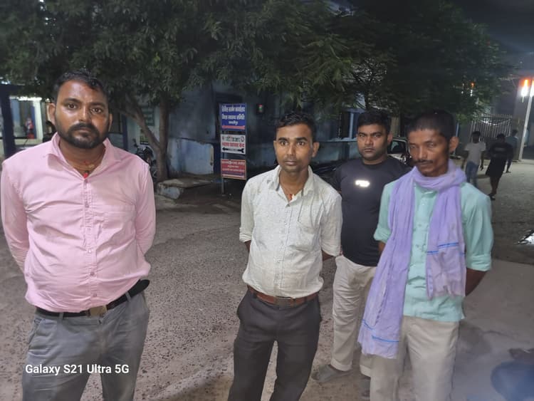 Farmer died in road accident: ट्रक से कुचलकर बाइक सवार किसान की हुई मौत, मचा कोहराम