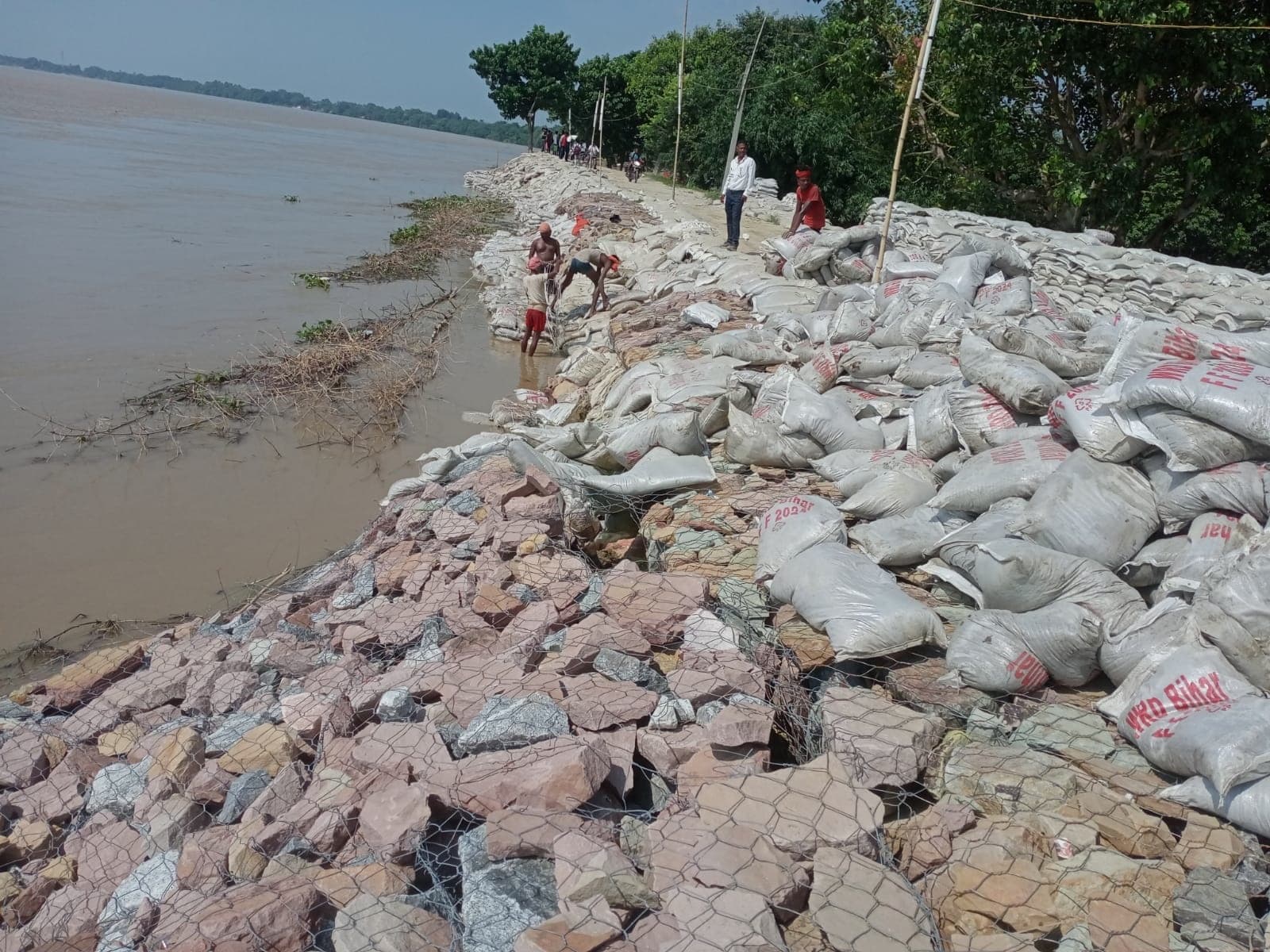 Water is rising again in Ganga:  फिर बढ़ रहा गंगा में पानी, खतरे के निशान से ऊपर, बाढ़ का खतरा