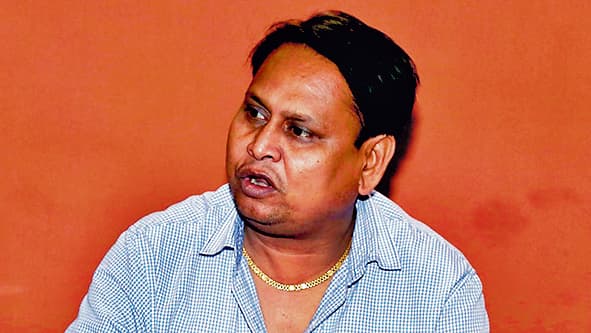 तृणमूल विधायक ने जूनियर डॉक्टरों के घेराव की दी धमकी