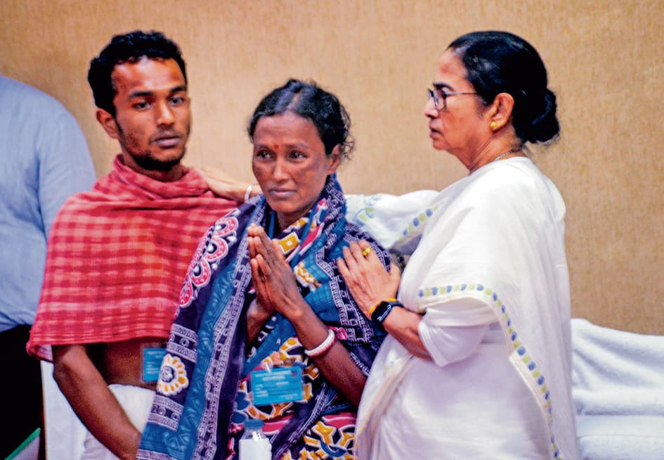 उत्तर बंगाल में बाढ़ की स्थिति गंभीर, केंद्र सरकार नहीं कर रही है मदद :मुख्यमंत्री