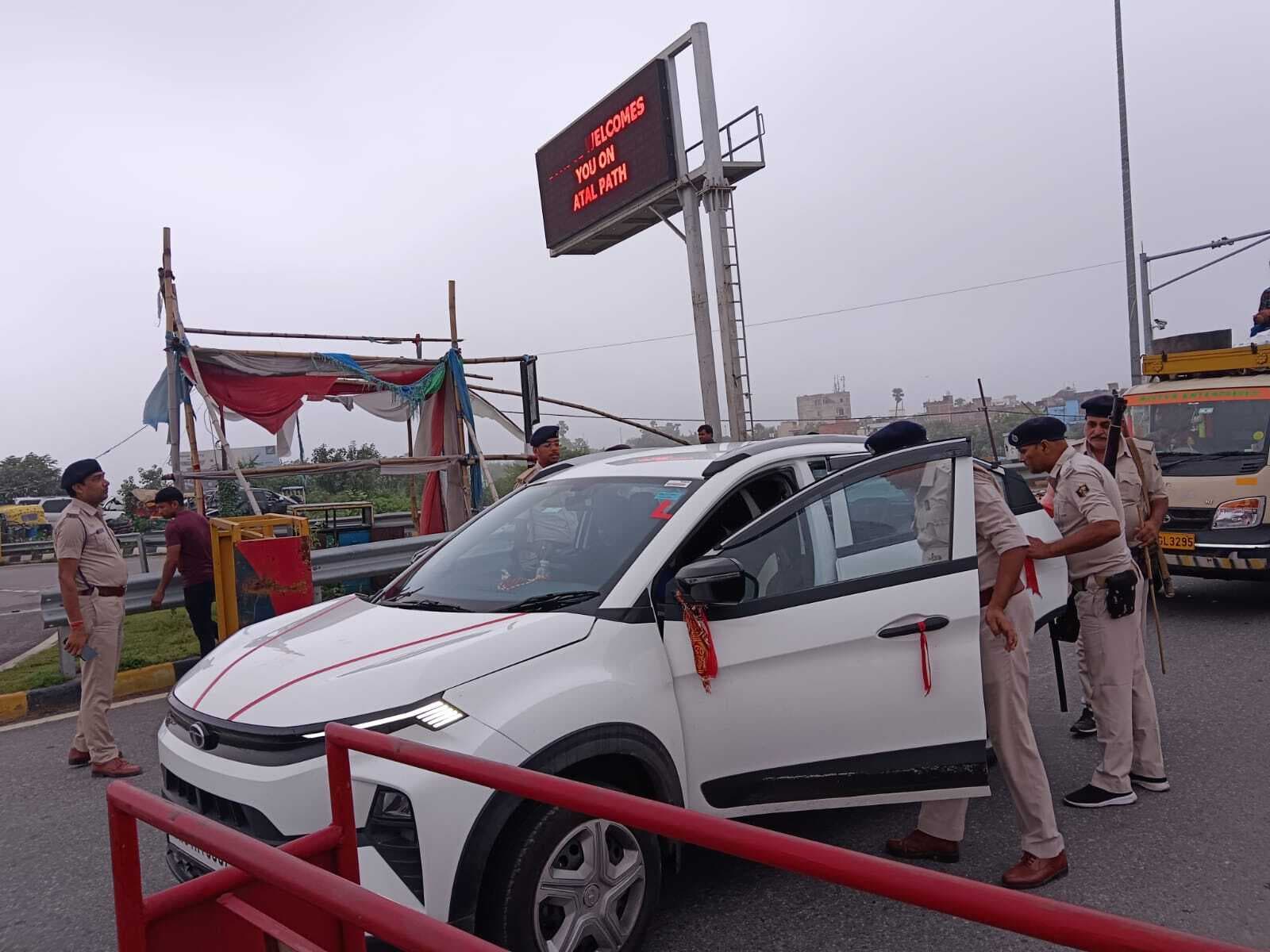 Patna : पुलिस ने ली 1008 वाहनों की तलाशी, बिना नंबर वाली दो गाड़ियां जब्त