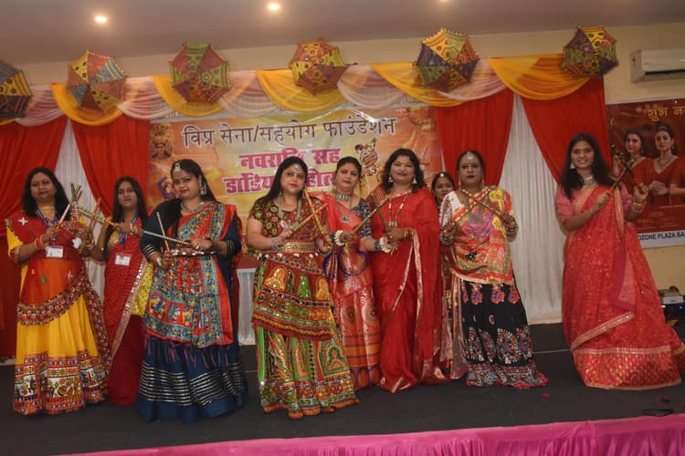 DHANBAD NEWS : बरनवाल महिला मंच ने डांडिया कर किया नवरात्र का स्वागत