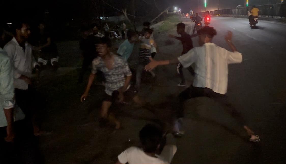 DHANBAD NEWS : साली को फोन से तंग करने को लेकर सड़क पर भिड़ंत, जीजा गंभीर