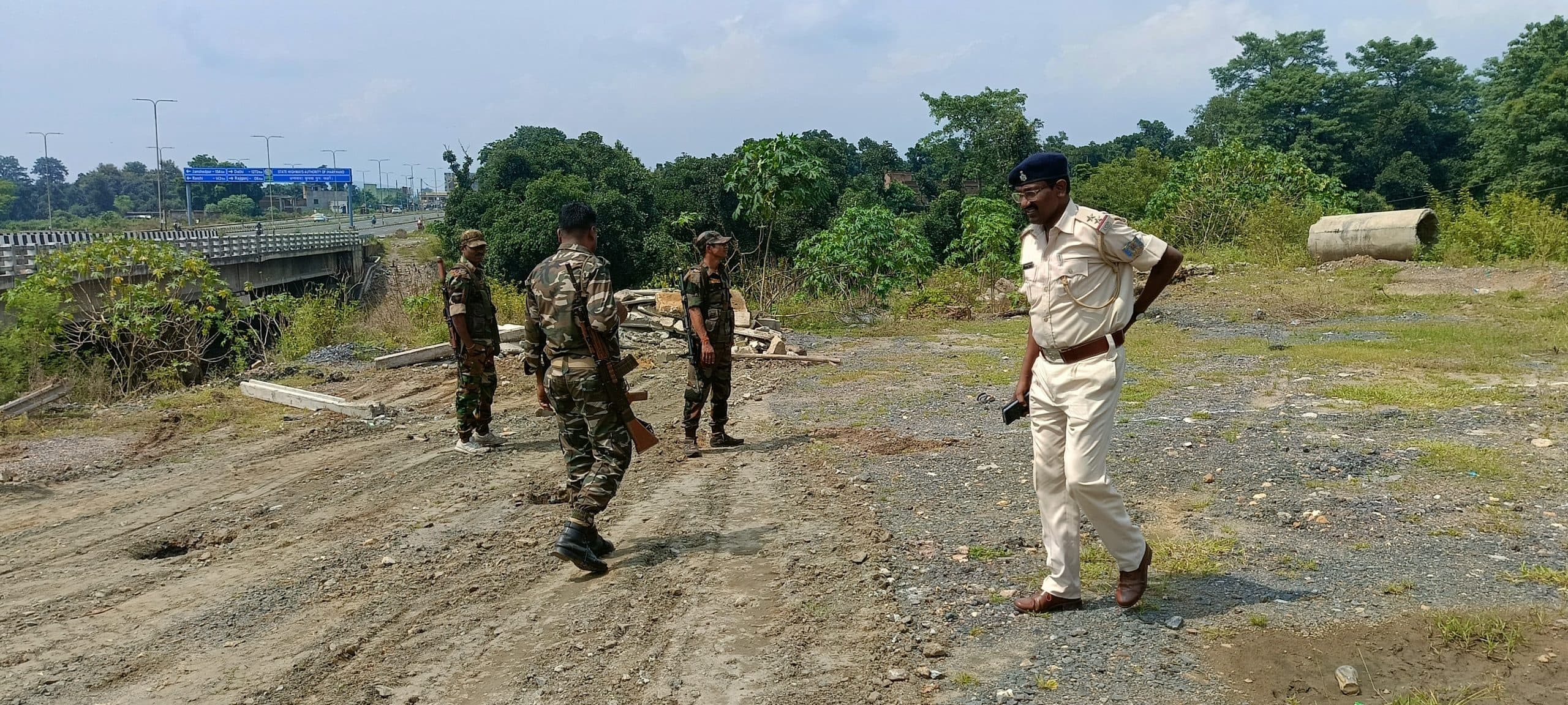 Dhanbad News: कतरास में जमीन विवाद को ले दो पक्षों में मारपीट, फायरिंग, तनाव