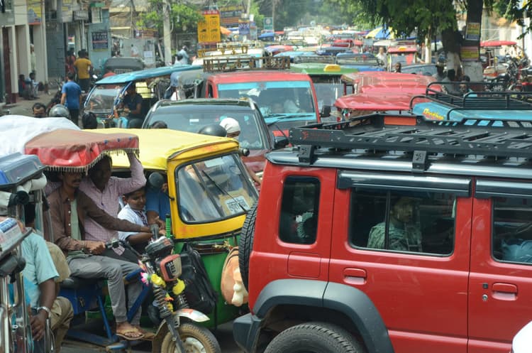 बाजला चौक में लगा जाम, घंटों परेशान रहे लोग