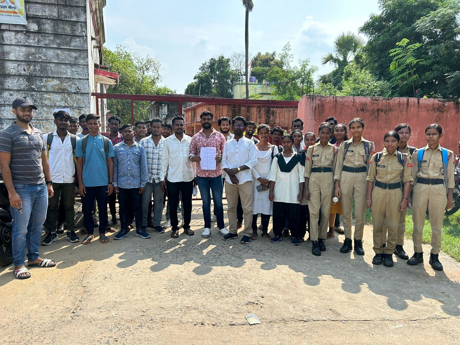 बबाल  : यूजी सेमेस्टर-5 के रिजल्ट को लेकर छात्रों ने किया प्रदर्शन