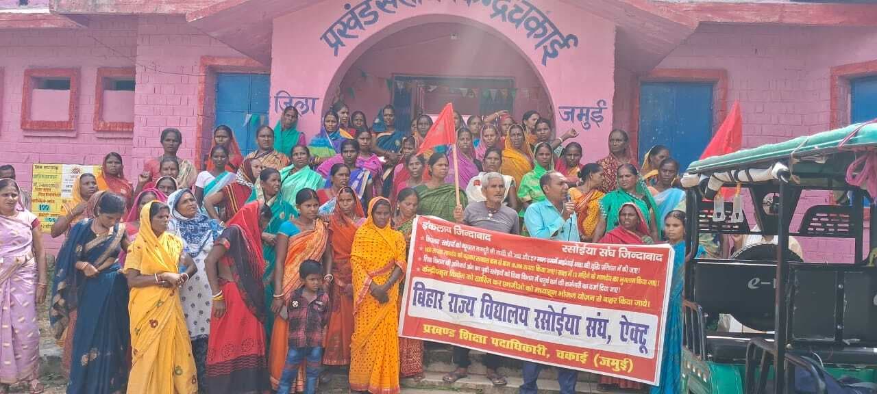 विद्यालय में कार्यरत रसोइयाें के साथ सरकार कर रही नइंसाफी : मो हैदर