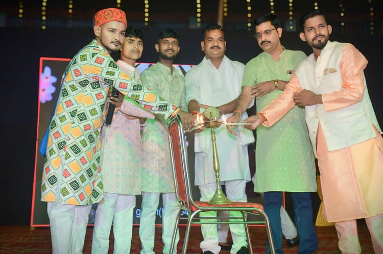 गांधी पुस्तकालय परिसर में डांडिया महोत्सव, झूमे लोग