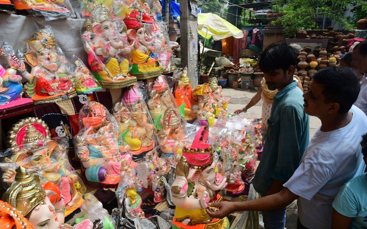 Bihar News: राजधानी में सज गया लालबाग के राजा का दरबार, पूजा-पंडालों व घरों में तुला लग्न व ब्रह्म योग में आज विराजेंगे बप्पा