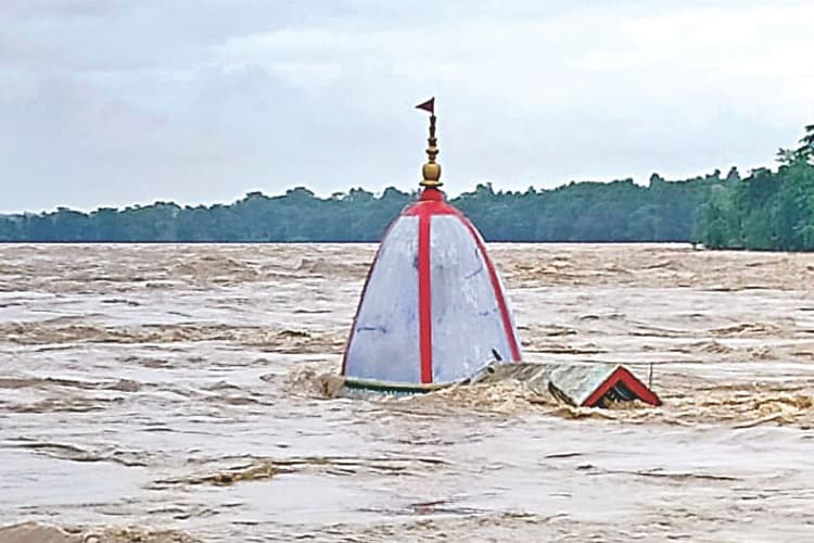 Ranchi Weather: सोनाहातू में ऐतिहासिक गंगा मंदिर जलमग्न, जानें आपके यहां कितनी हुई बारिश