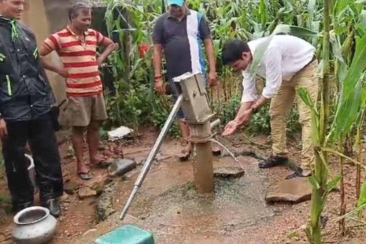 Ajab Gajab: एक ऐसा चापाकल, जिससे 24 घंटे निकल रहा है पानी, हैरत में हैं ग्रामीण