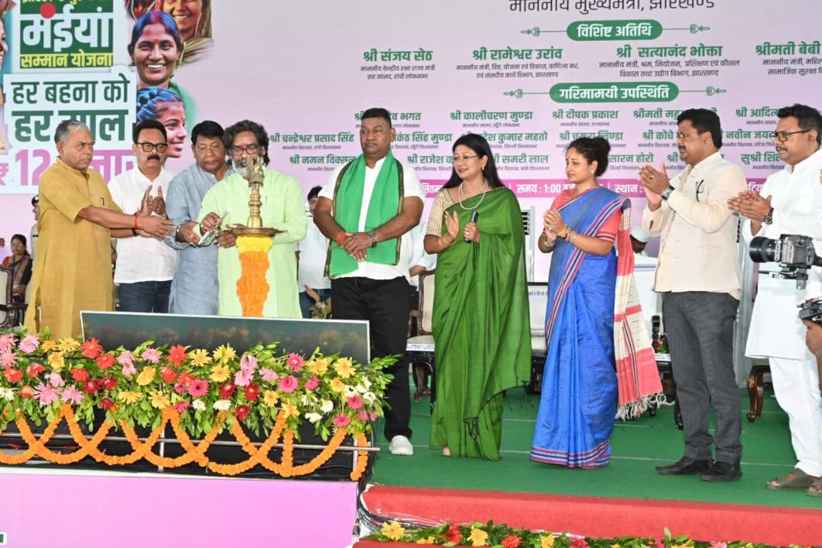 Hemant Soren Gift: हेमंत सोरेन की बड़ी घोषणा, अब 18 वर्ष की उम्र से मंईयां योजना का लाभ