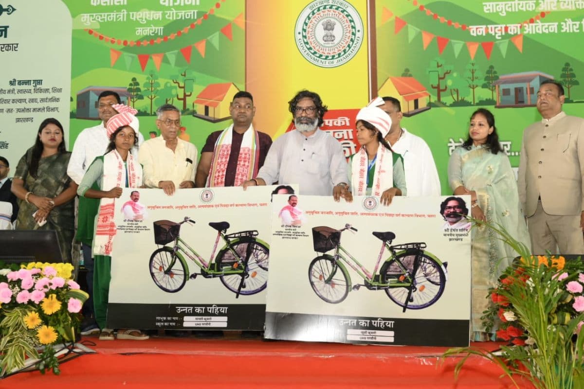 Hemant Soren Gift: सीएम हेमंत सोरेन ने 841 करोड़ की दी सौगात, केंद्र सरकार को बताया सबसे भ्रष्ट