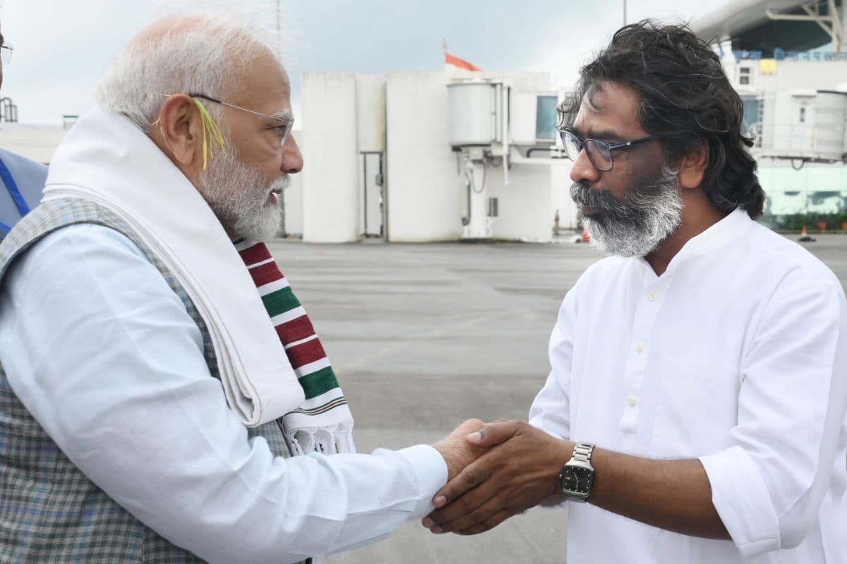 Jharkhand Politics: PM मोदी के दौरे के बाद झामुमो ने किया पलटवार, कहा-मंच पर था भूतों का जमावड़ा