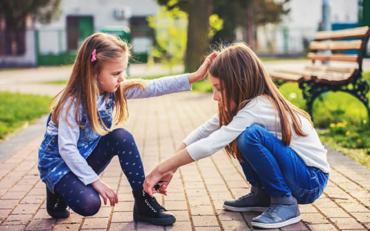 Parenting Tips: बच्चों को संस्कारी बनाएंगे, ये पुराने पेरेन्टिंग के तरीके