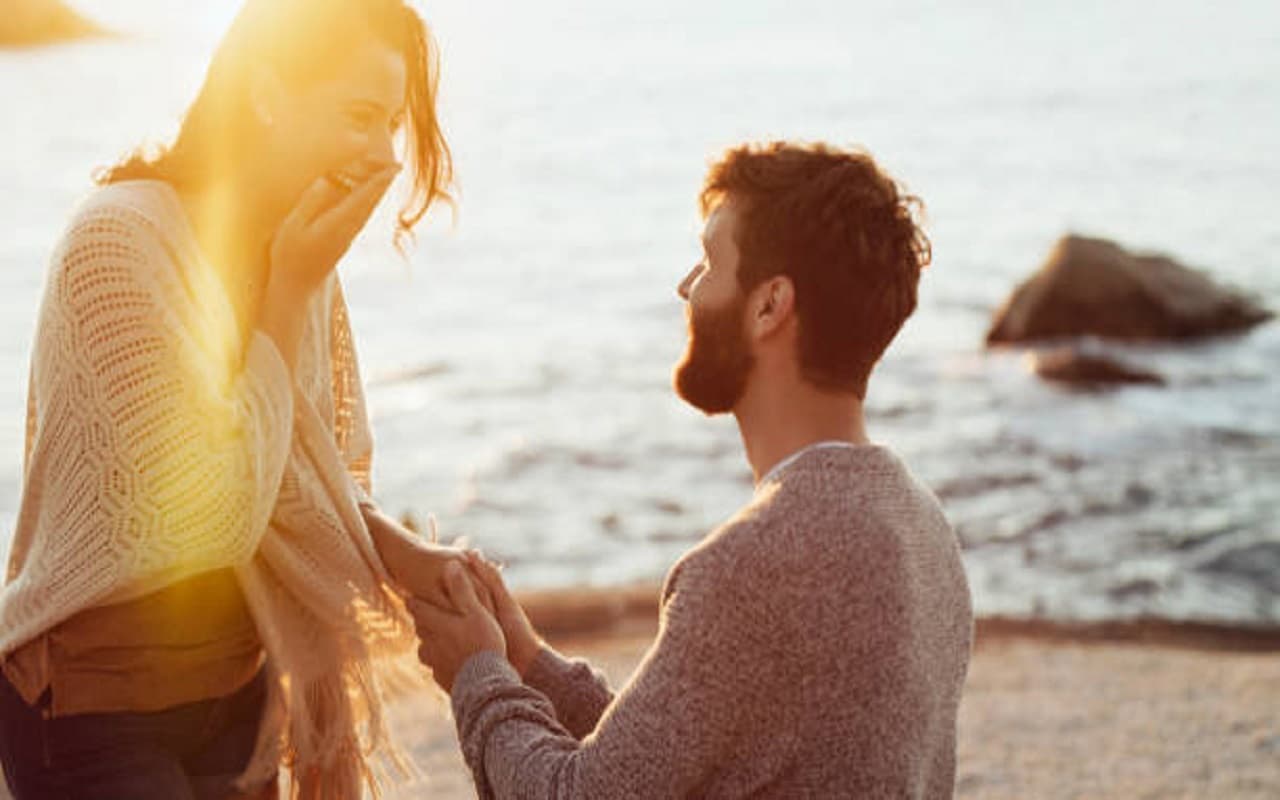 Relationship Tips: इन तरीकों से करें अपने पार्टनर को प्रोपोज, यादगार बनेगा पल