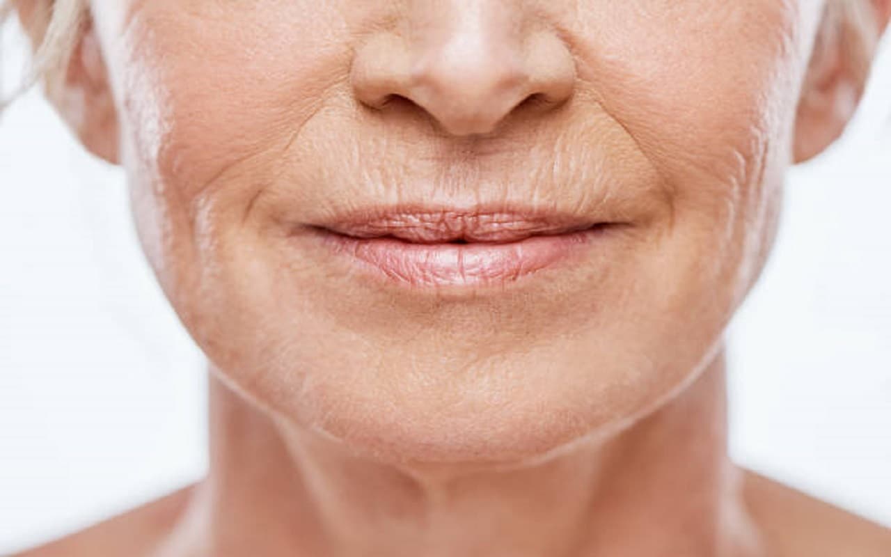 Skin Care Tips: अगर चाहते हैं हमेशा जवां दिखना, तो आज से ही अपनी रूटीन में शामिल करें ये आदतें