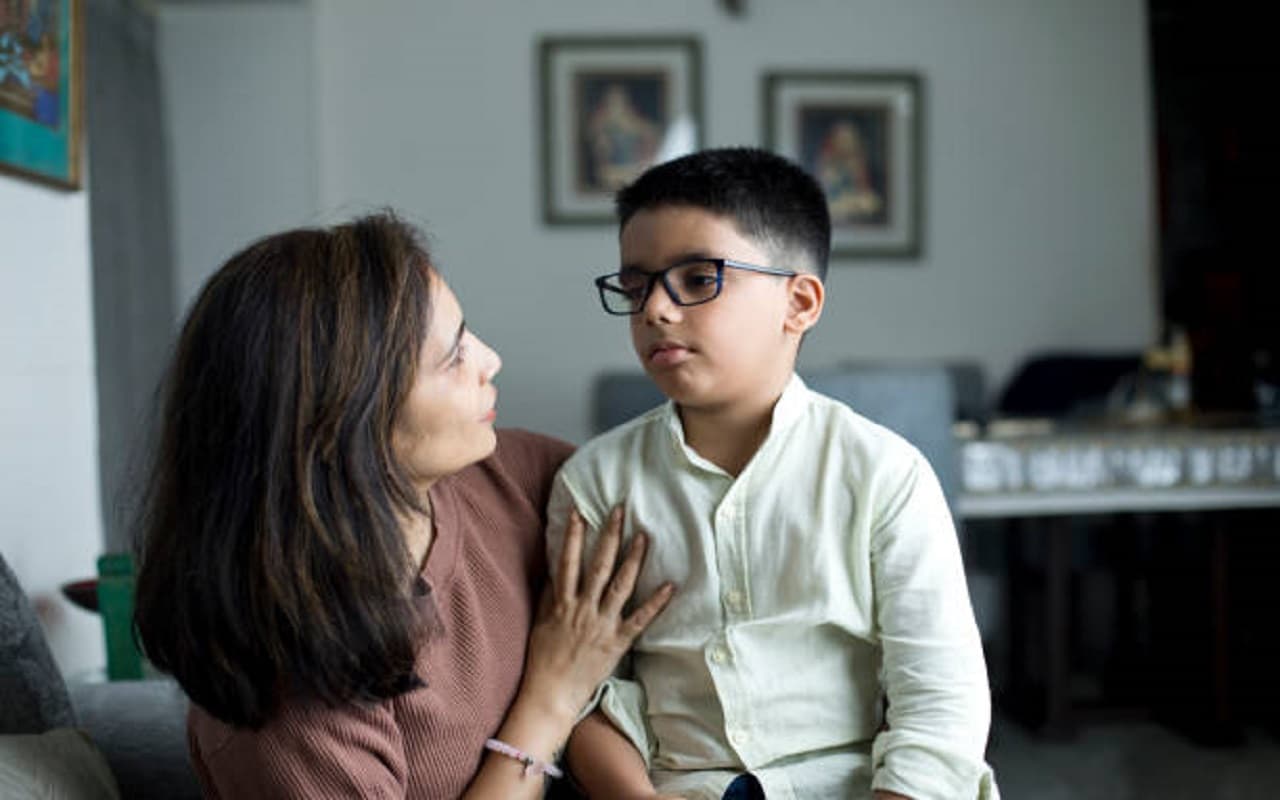 Parenting Tips: बच्चों के अंदर जितनी जल्दी हो सके विकसित करें ये आदतें, भविष्य बनेगा उज्ज्वल