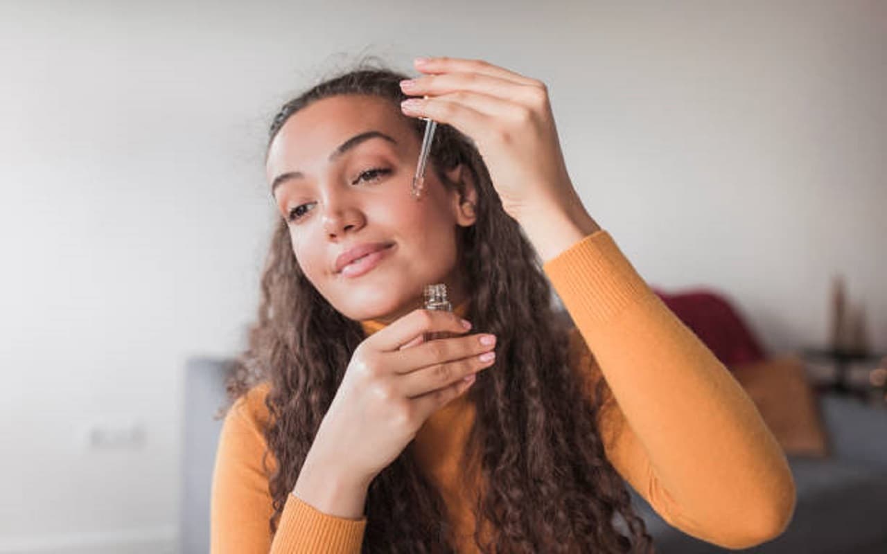 Skin Care Tips: इन तेलों का करें चेहरे पर इस्तेमाल, ग्लोइंग दिखेगी स्किन