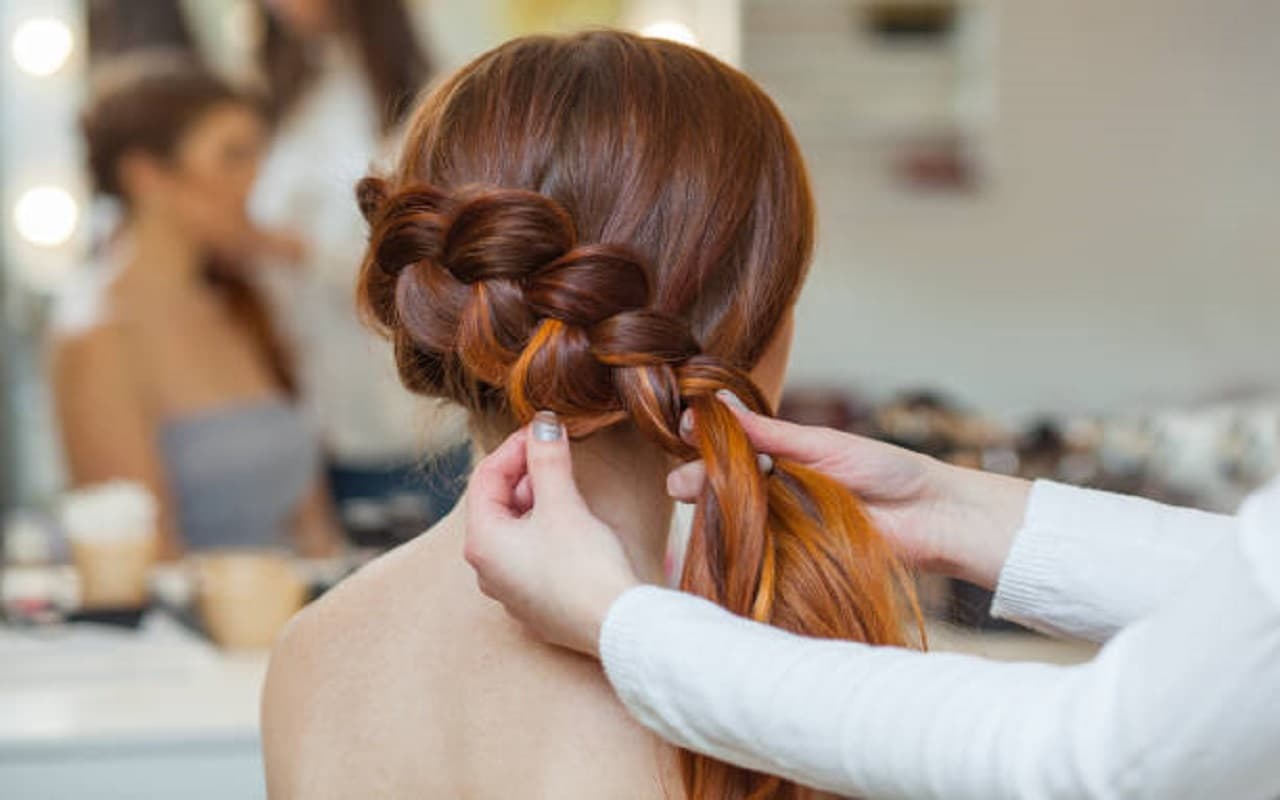 Hair Care Tips: घने बाल पाने के लिए फॉलो करें ये आसान टिप्स