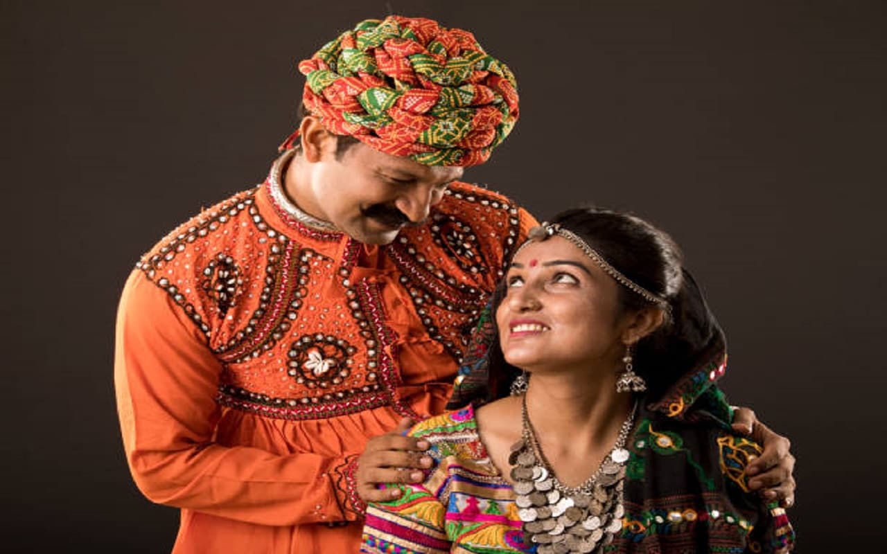 Dandiya Night Couple Outfit: डांडिया नाइट में पार्टनर के साथ ट्राइ करें ये आउट्फिट आईडिया