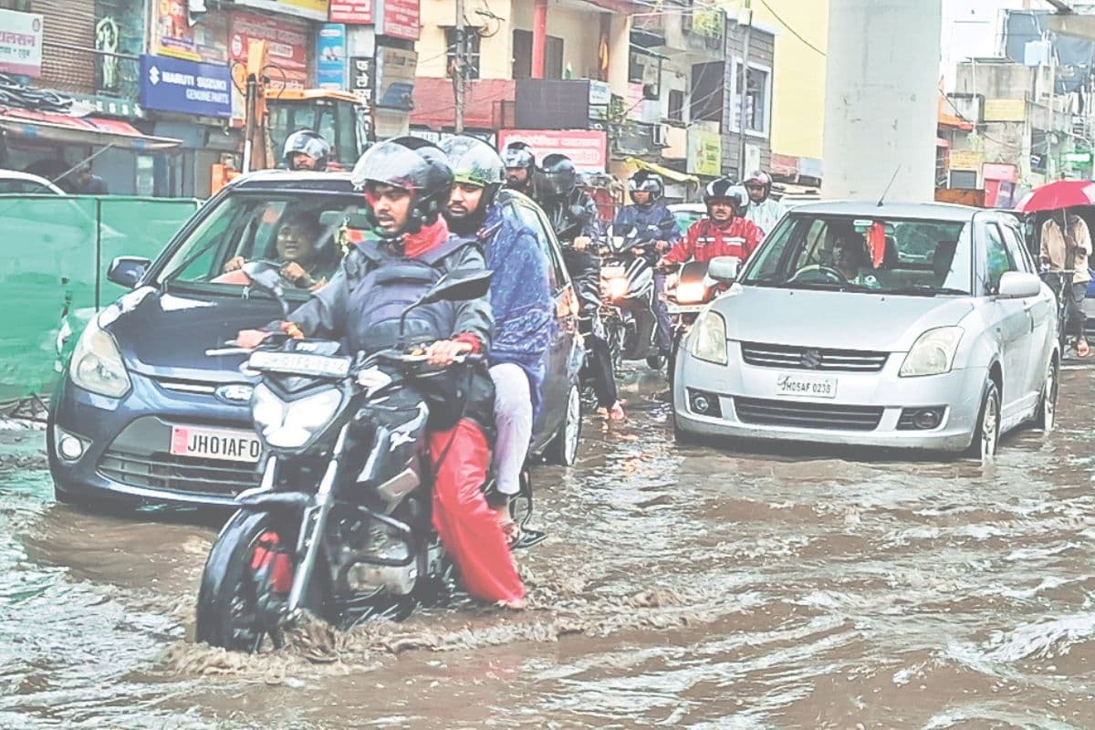 झारखंड : 24 घंटे झमाझम बारिश से बांधों का जलस्तर बढ़ा, नदियां उफान पर, 4 की मौत