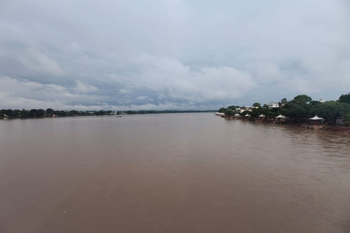 Cyclone Dana Alert: चक्रवात डाना का असर, झारखंड में आज भारी बारिश का अलर्ट, कोल्हान में बंद रहेंगे स्कूल