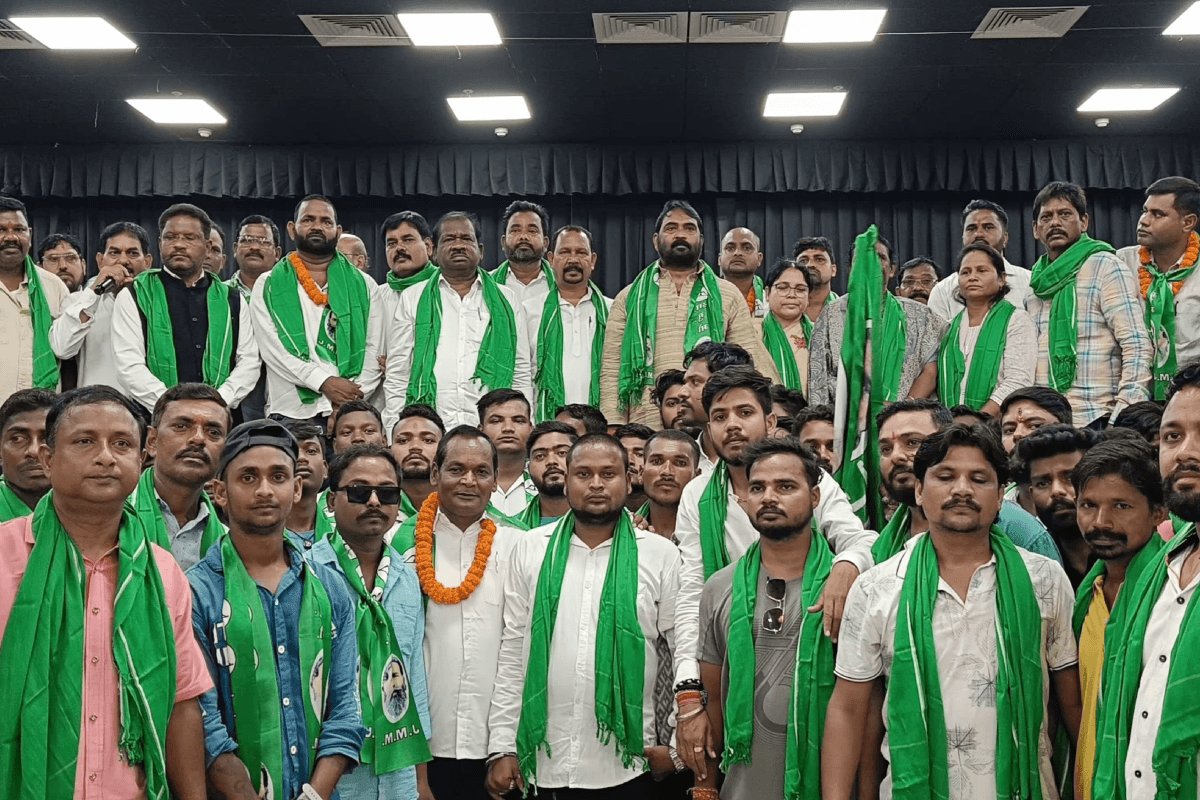 Jharkhand Politics: विधानसभा चुनाव से पहले कोल्हान में JMM की बड़ी बैठक, बीजेपी को दिया बड़ा झटका