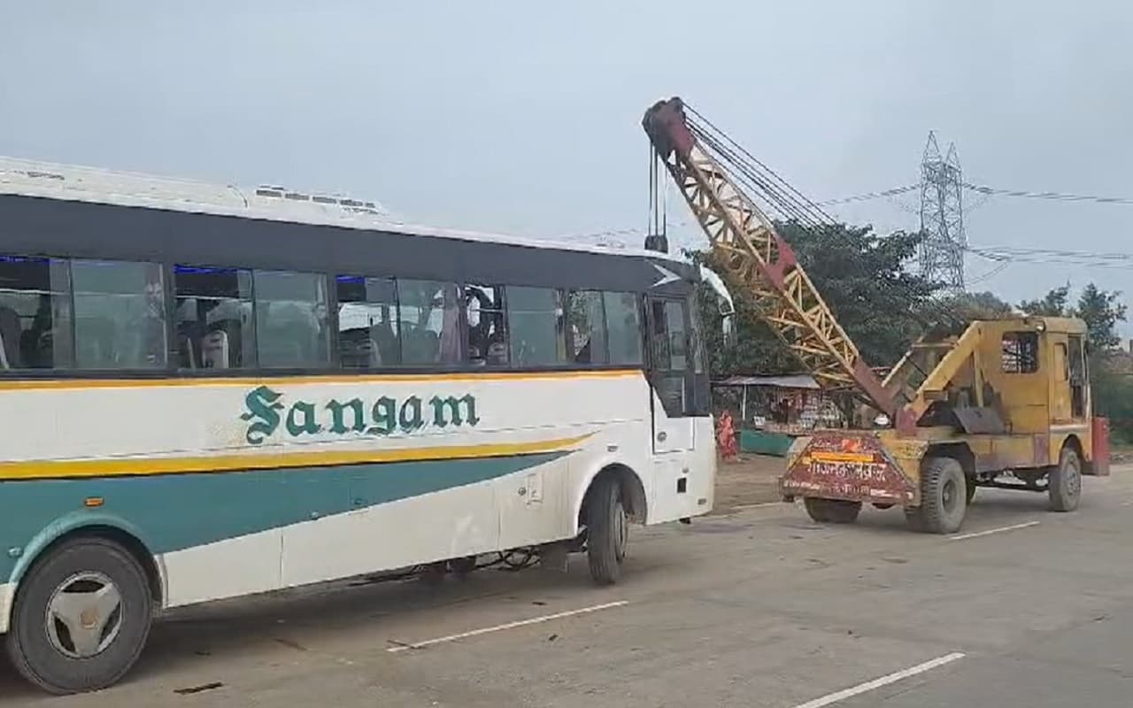 Bihar News: कैमूर में तीर्थयात्रियों की बस कंटेनर से टकरायी, यूपी के 3 लोगों की मौत, दर्जन भर जख्मी