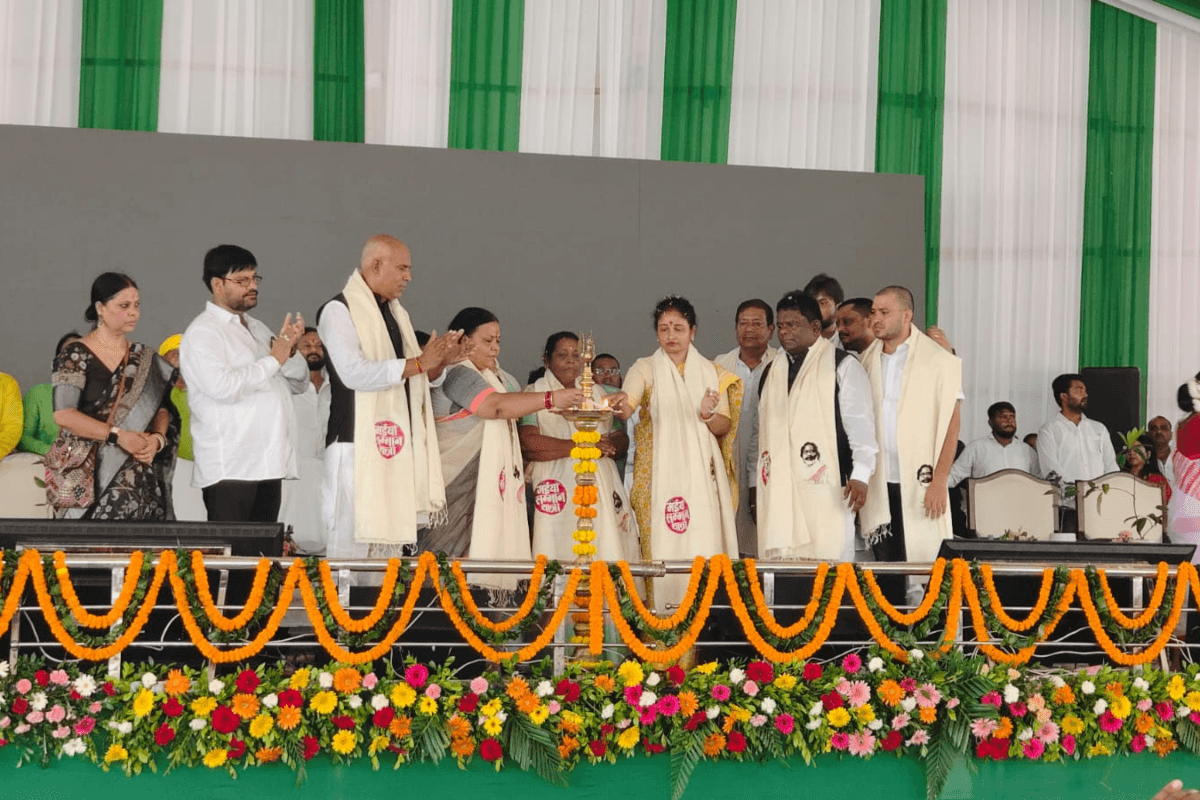 पलामू : बीजेपी पर बरसीं कल्पना सोरेन, कहा-चुनाव से पहले घूम रहे हैं बहुरूपिए