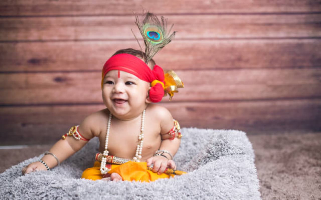 Baby Names: आपके नन्हे कान्हा के लिए ये हैं भगवान कृष्ण से प्रेरित खूबसूरत नाम, देखें लिस्ट