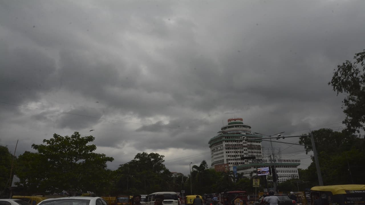 Kal Ka Mausam: बिहार के 17 जिलों में बारिश का अलर्ट, इन जिलों में कल होगी मूसलाधार बारिश