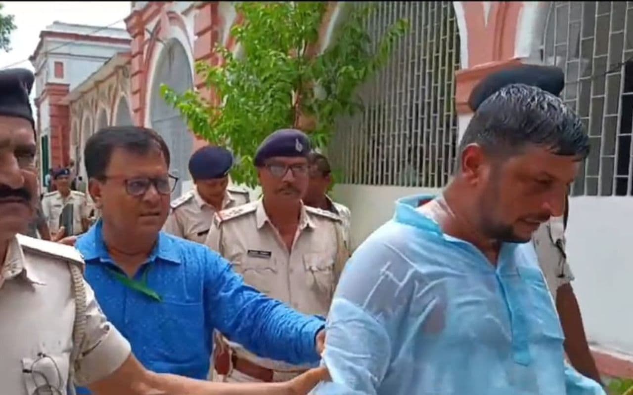 Muzaffarpur Airport: पताही एयरपोर्ट के विस्तारीकरण का विरोध, आत्मदाह करने का प्रयास