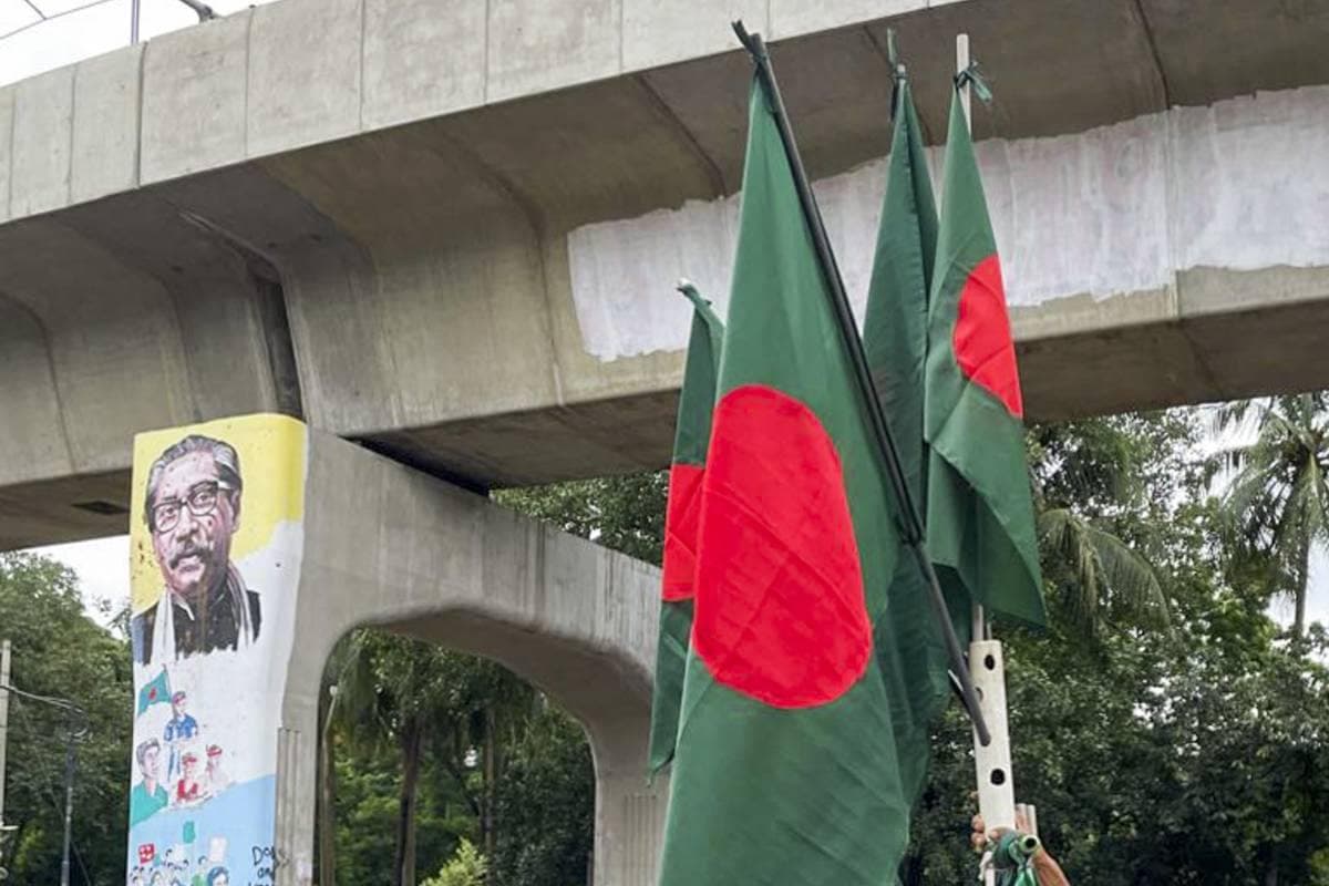 Bangladesh News: क्या बदलेगा बांग्लादेश का राष्ट्रगान? भारत पर ठीकरा फोड़ते हुए उठी ये मांग