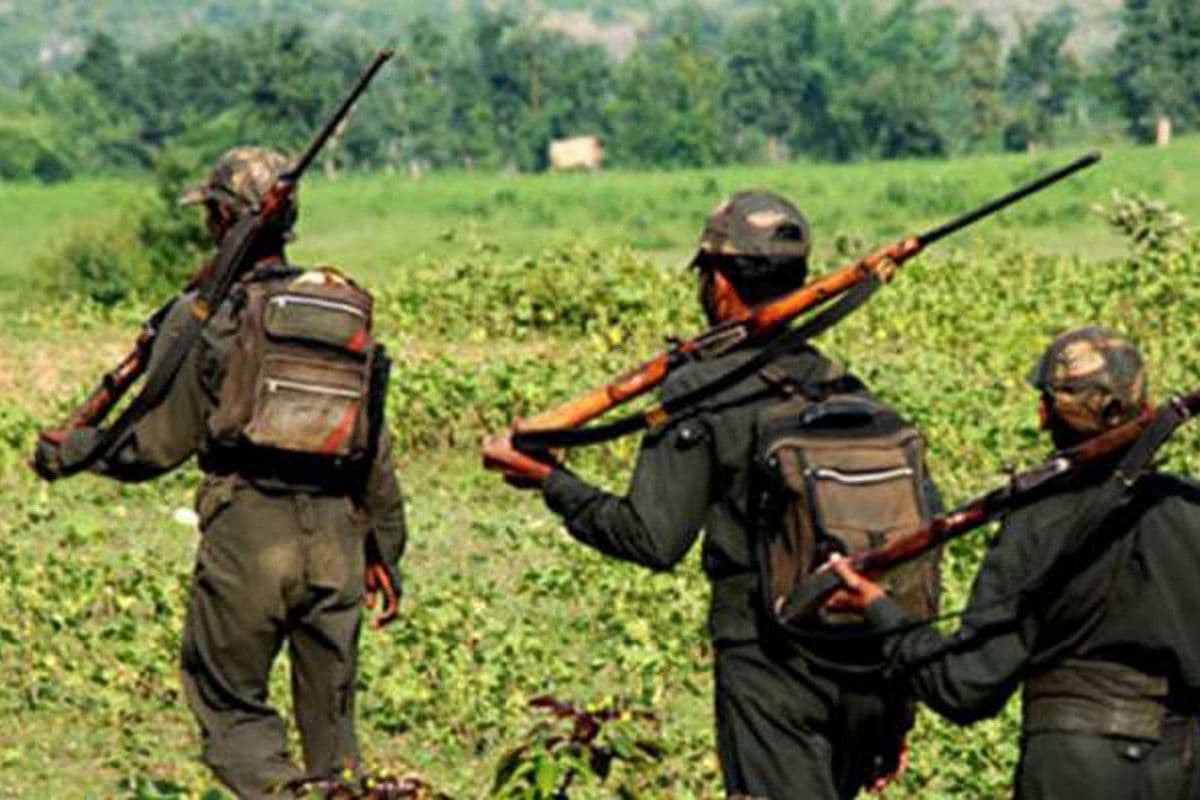 Jharkhand Naxal News: भाकपा माओवादियों के उत्पात से दहशत, दिनदहाड़े फूंक डाले BSNL और Jio के मोबाइल टावर