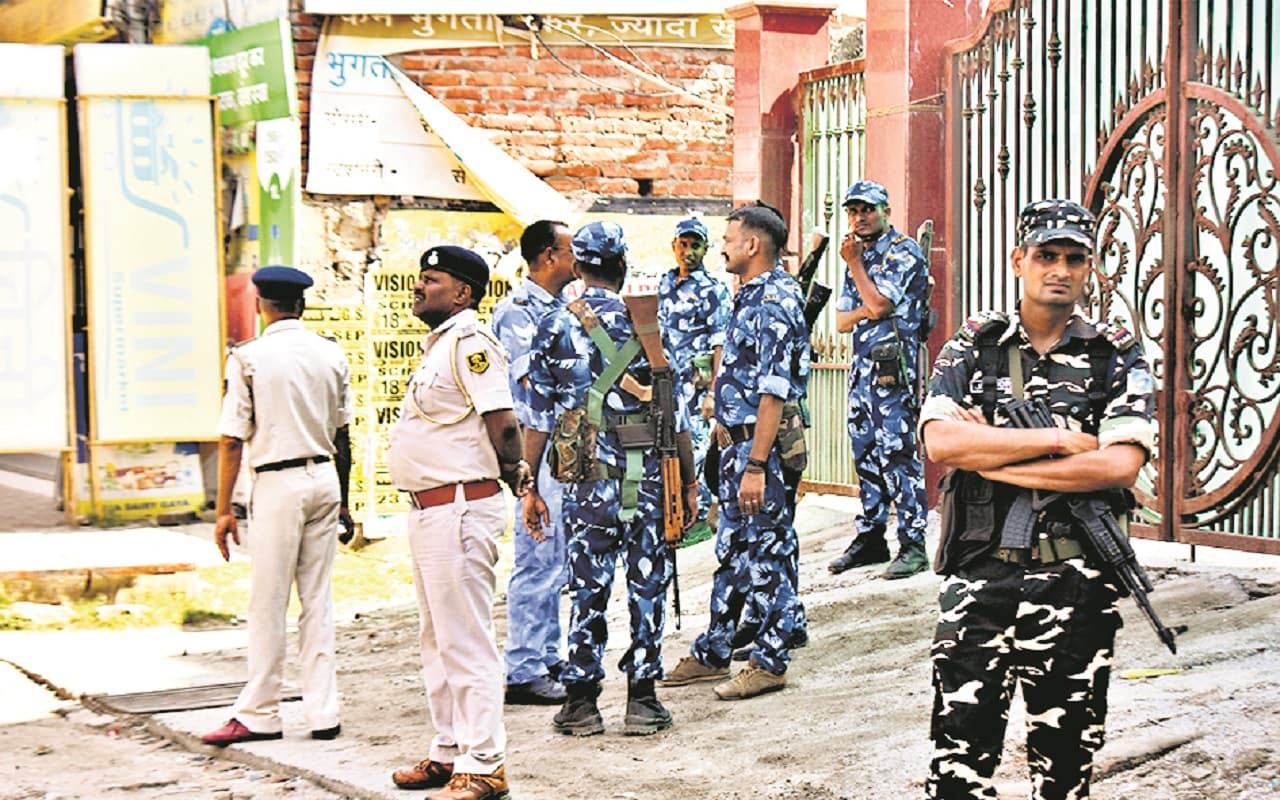 NIA Raid: बिहार की पूर्व MLC मनोरमा देवी ने घर में क्यों रखे थे 4 करोड़ रुपए, जब्त हथियारों का क्या है राज?