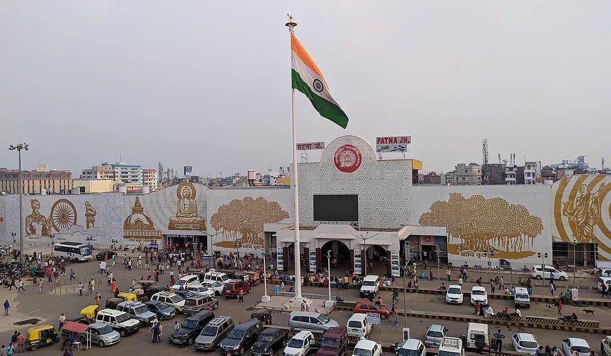 पटना में स्टेशन के बाहर कहीं आप भी ना हो जाएं इस गिरोह का शिकार, एक ही तरीके से लूटते हैं सामान...