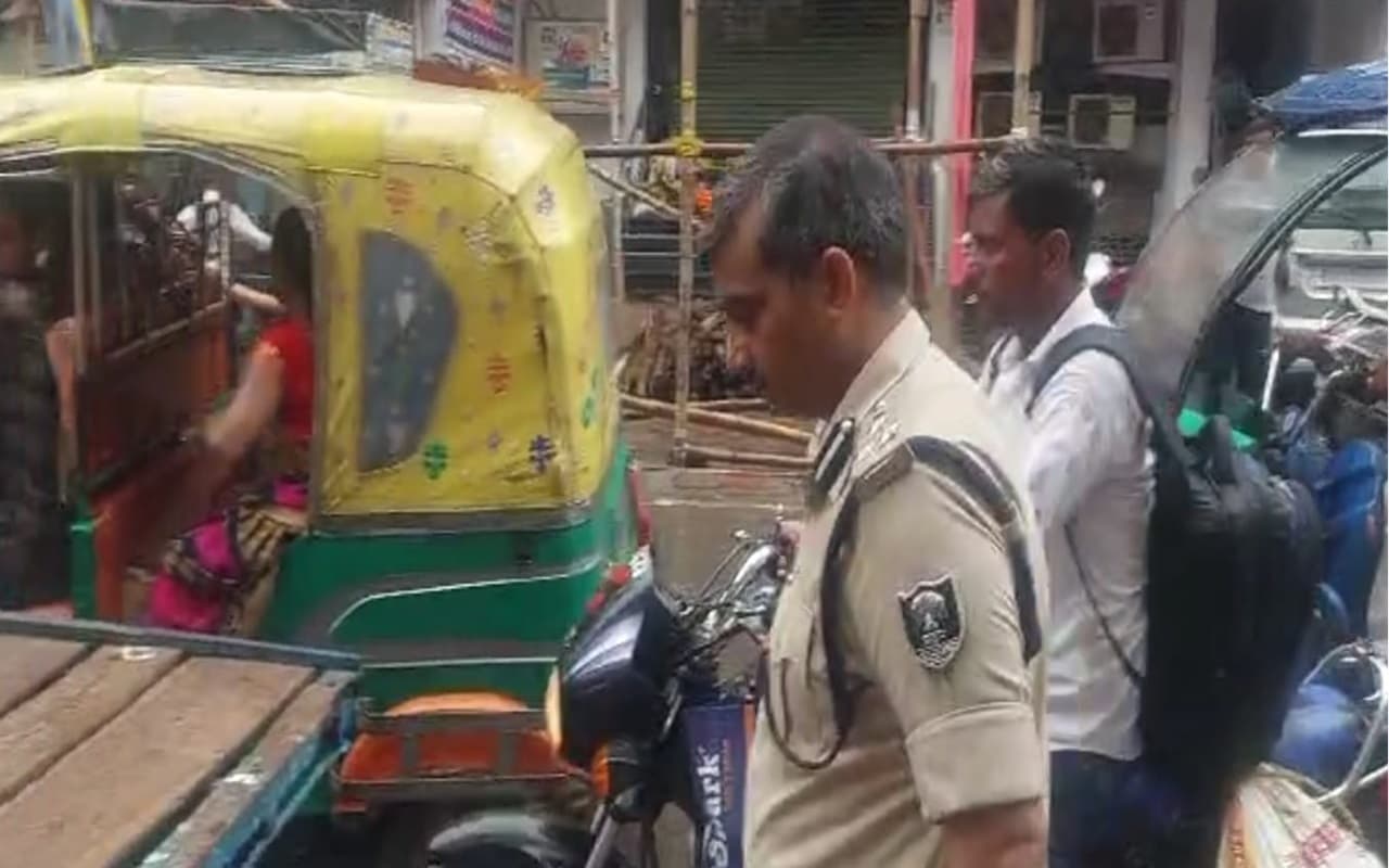 Patna News: थाने का औचक निरीक्षण करने पहुंचे एसएसपी को पढ़िए क्यों चलना पड़ा पैदल